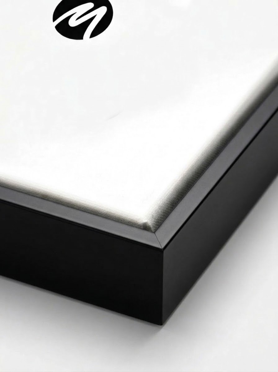 image preview of Cadre flottant en bois noir
